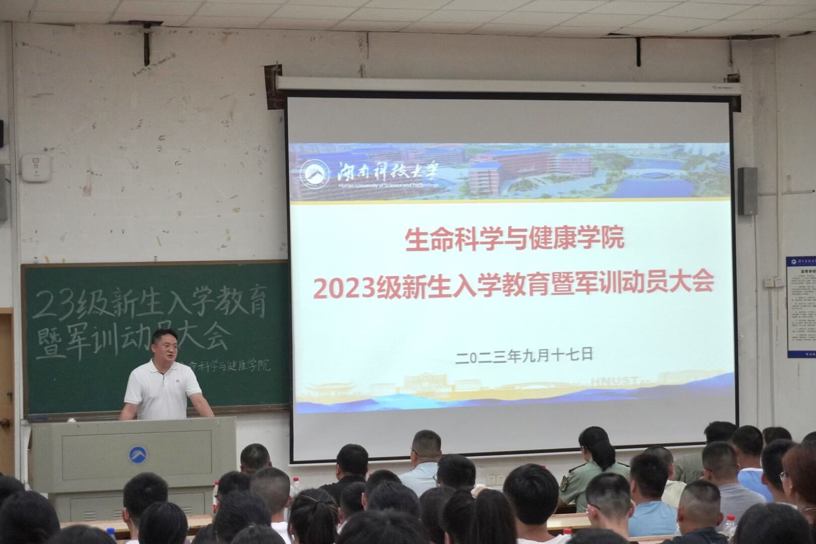 639ed18748c44e12bb936839b231acad.jpg 639ed18748c44e12bb936839b231acad.jpg